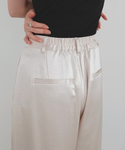 LIAN（リアン）の「サテンタックワイドパンツ（スラックス・レディース・アイボリー/ブラック/グレイッシュベージュ/ピンク・FREE）」の14枚目の写真