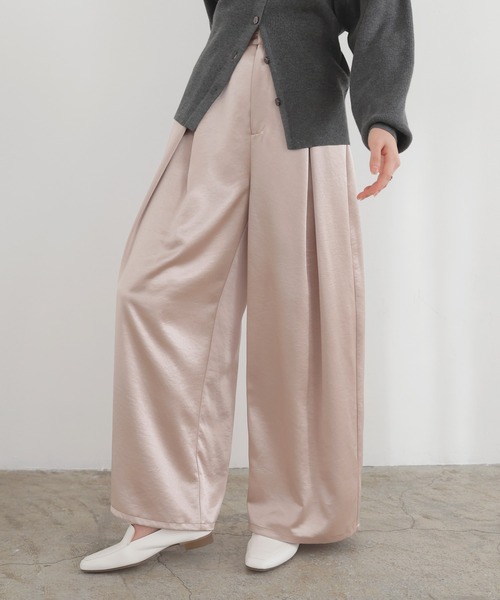 LIAN（リアン）の「サテンタックワイドパンツ（スラックス・レディース・アイボリー/ブラック/グレイッシュベージュ/ピンク・FREE）」の6枚目の写真