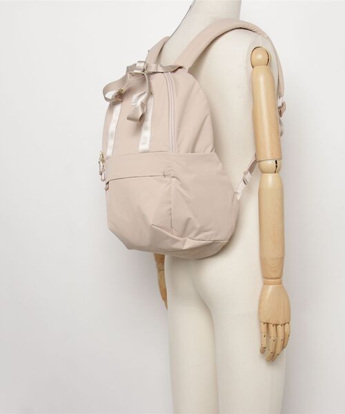 GREGORY(グレゴリー)の「スージーバックパックM SUSZY BACKPACK M クリームブリュレ(バックパック/リュック・レディース・ベージュ系・ONE SIZE)」の2枚目の写真