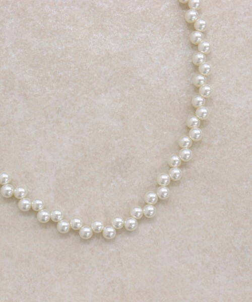 fredy emue（フレディエミュ）の「5mmパールアジャストネックレス（ネックレス・レディース・オフホワイト・FREE）」の5枚目の写真