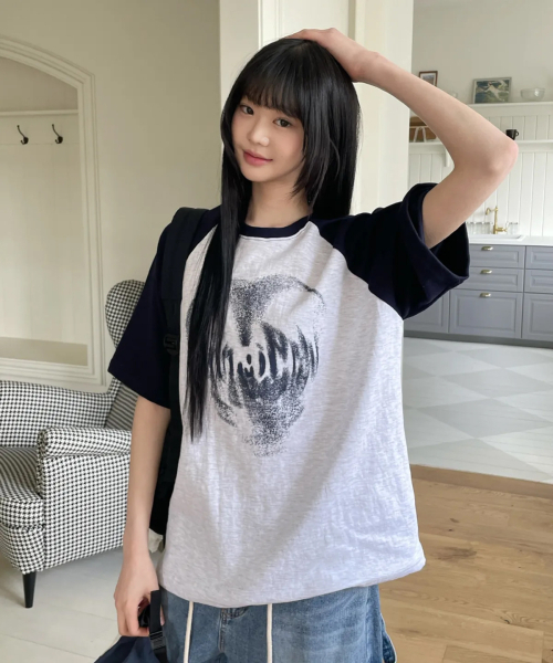 ACOVER(オコボ)の「ハートスプレイラグラン半袖Tシャツ3色(Tシャツ/カットソー・レディース・ブラック/ネイビー/レッド・FREE)」の7枚目の写真