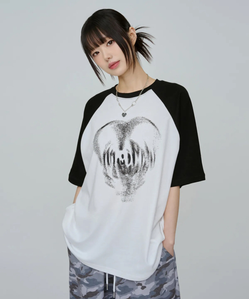 ACOVER(オコボ)の「ハートスプレイラグラン半袖Tシャツ3色(Tシャツ/カットソー・レディース・ブラック/ネイビー/レッド・FREE)」の8枚目の写真