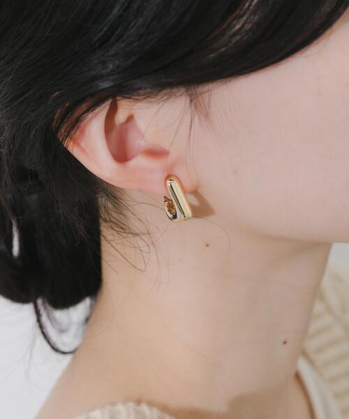 SMELLY(スメリー)の「スクエアフープイヤリング(イヤリング・レディース・ゴールド・-)」の1枚目の写真