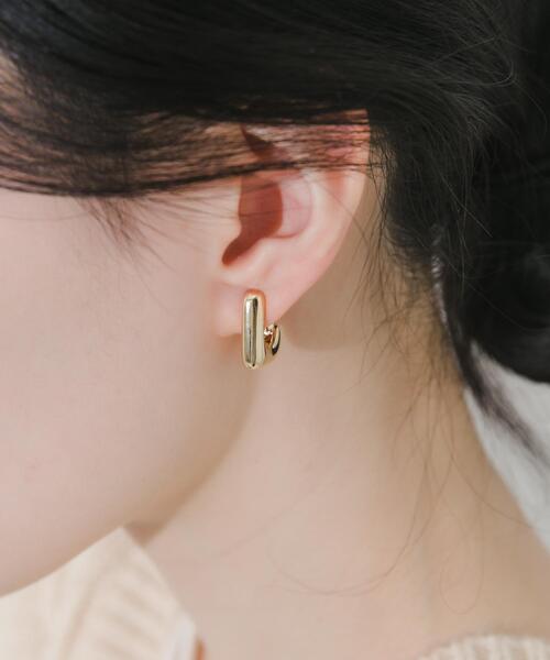 SMELLY(スメリー)の「スクエアフープイヤリング(イヤリング・レディース・ゴールド・-)」の4枚目の写真