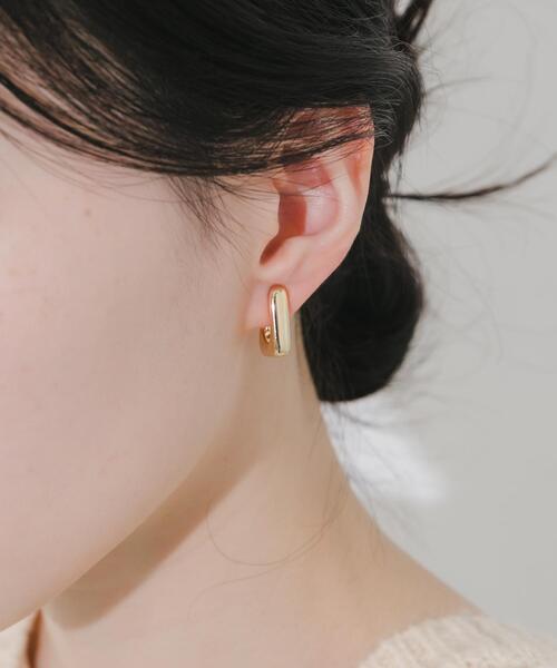 SMELLY(スメリー)の「スクエアフープイヤリング(イヤリング・レディース・ゴールド・-)」の5枚目の写真