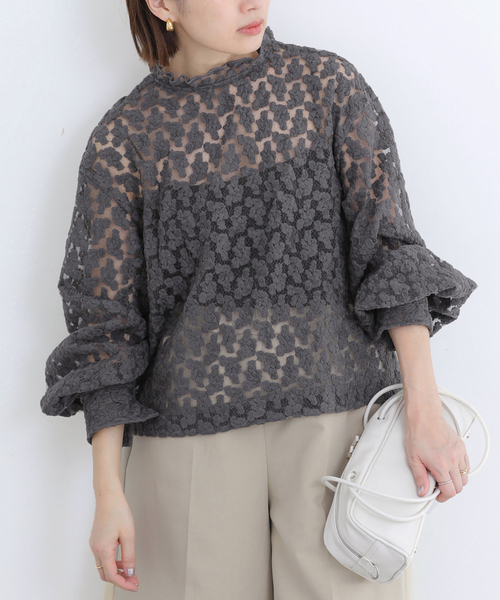 IENA（イエナ）の「フラワー刺繍レース2WAYブラウス（シャツ/ブラウス・レディース・ホワイト/チャコールグレー・FREE）」の5枚目の写真