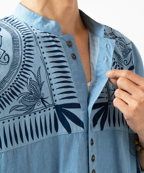 チャイハネ（チャイハネ）の「【チャイハネ】マナリカMEN'Sバンドカラーロングシャツ（シャツ/ブラウス・メンズ・インディゴブルー/ライトインディゴブルー・FREE）」の6枚目の写真