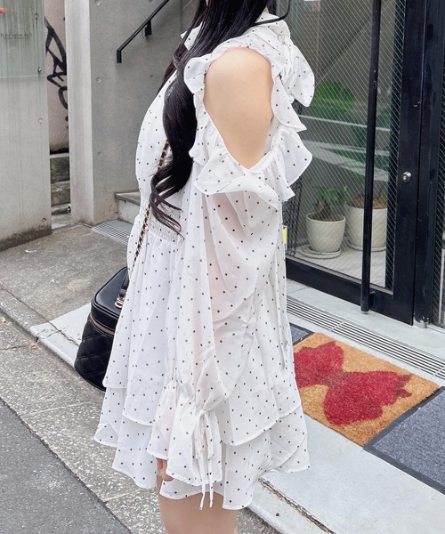 INGNI（イング）の「2Wayリボン肩あきフリルミニワンピース（ワンピース・レディース・ブラック系/ネイビー系2/ホワイト系その他3・M）」の7枚目の写真