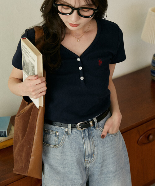 U.S. POLO ASSN.（ユーエスポロアッスン）の「U.S. POLO ASSN. × PUBLUX/ユーエスポロアッスン 別注 ヘンリーネック Tシャツ　限定展開（Tシャツ/カットソー・レディース・ブラック/ライトグレー/ネイビー・ﾌﾘ-）」の11枚目の写真