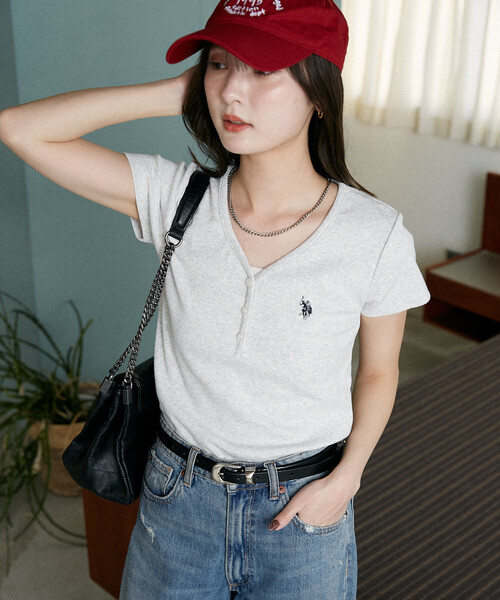 U.S. POLO ASSN.（ユーエスポロアッスン）の「U.S. POLO ASSN. × PUBLUX/ユーエスポロアッスン 別注 ヘンリーネック Tシャツ　限定展開（Tシャツ/カットソー・レディース・ブラック/ライトグレー/ネイビー・ﾌﾘ-）」の15枚目の写真