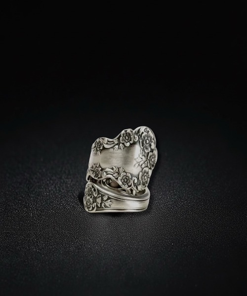 1004ST(イチマルマルヨンエスティ―)の「デザイナーズ シルバー リング 指輪(リング・メンズ・シルバー系その他3/シルバー系その他/シルバー/シルバー系その他2/シルバー系その他6/シルバー系その他7/シルバー系その他5/シルバー系その他4/シルバー系/シルバー系1/シルバー系2/シルバー系3/シルバー系4・F)」の5枚目の写真