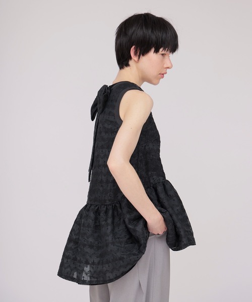 TSURU by Mariko Oikawa（ツルバイマリコオイカワ）の「TSURU by Mariko Oikawa / Matine.R(スパンコールスリーブレスブラウス BL-1265030)（シャツ/ブラウス・レディース・ブラック・38）」の2枚目の写真