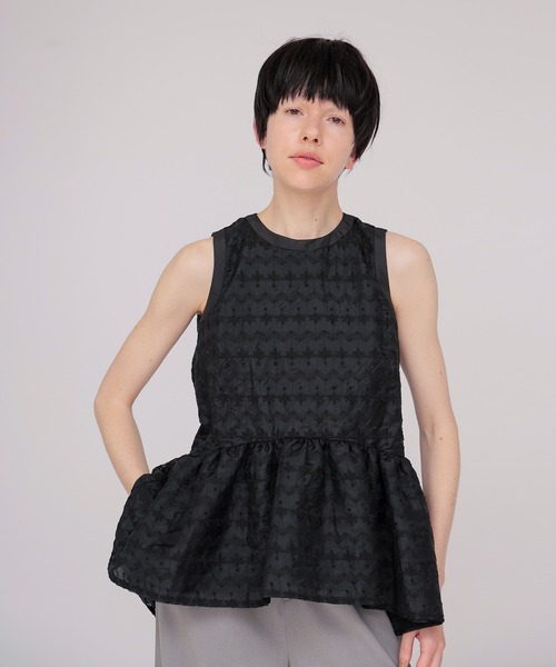 TSURU by Mariko Oikawa（ツルバイマリコオイカワ）の「TSURU by Mariko Oikawa / Matine.R(スパンコールスリーブレスブラウス BL-1265030)（シャツ/ブラウス・レディース・ブラック・38）」の3枚目の写真