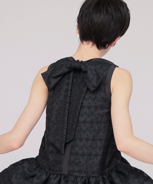 TSURU by Mariko Oikawa（ツルバイマリコオイカワ）の「TSURU by Mariko Oikawa / Matine.R(スパンコールスリーブレスブラウス BL-1265030)（シャツ/ブラウス・レディース・ブラック・38）」の5枚目の写真