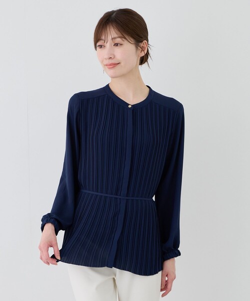 Jayro(ジャイロ)の「前後2WAYプリーツブラウス(シャツ/ブラウス・レディース・ネイビー/ホワイト/ボルドー・M)」の2枚目の写真