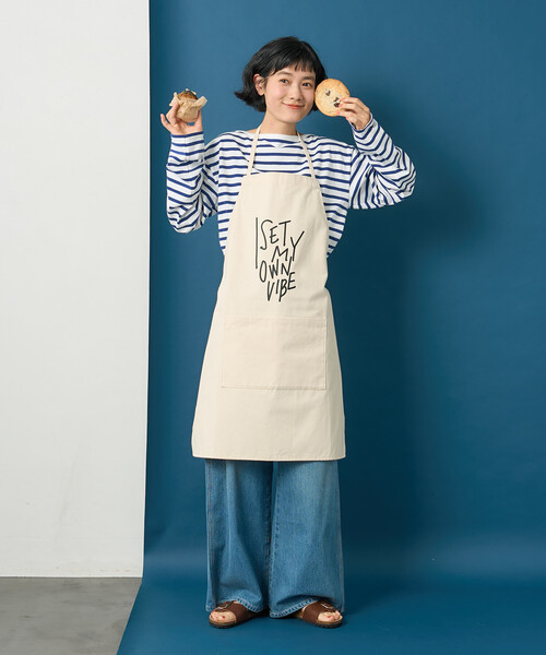 FREAK'S STORE(フリークスストア)の「藤本美貴 × FREAK'S STORE/フリークスストア メッセージ ロゴ エプロン(エプロン・レディース・ブラウン/レッド/ネイビー/オフホワイト・ONE SIZE)」の7枚目の写真