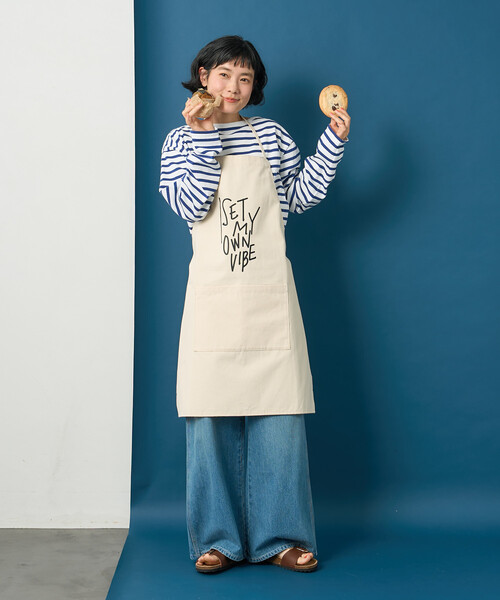 FREAK'S STORE(フリークスストア)の「藤本美貴 × FREAK'S STORE/フリークスストア メッセージ ロゴ エプロン(エプロン・レディース・ブラウン/レッド/ネイビー/オフホワイト・ONE SIZE)」の8枚目の写真