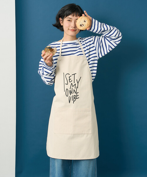 FREAK'S STORE(フリークスストア)の「藤本美貴 × FREAK'S STORE/フリークスストア メッセージ ロゴ エプロン(エプロン・レディース・ブラウン/レッド/ネイビー/オフホワイト・ONE SIZE)」の14枚目の写真