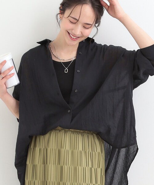 SHOO・LA・RUE(シューラルー)の「【体型カバー】前後差デザインで即こなれ見え ゆるシルエットシャツ(シャツ/ブラウス・レディース・イエロー系その他/ブラウン系/ブラック/ブルー・00)」の1枚目の写真