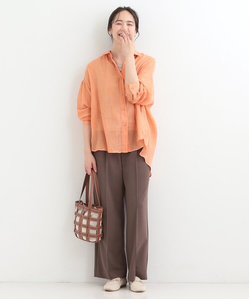 SHOO・LA・RUE(シューラルー)の「【体型カバー】前後差デザインで即こなれ見え ゆるシルエットシャツ(シャツ/ブラウス・レディース・イエロー系その他/ブラウン系/ブラック/ブルー・00)」の15枚目の写真