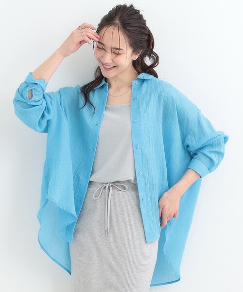 SHOO・LA・RUE(シューラルー)の「【体型カバー】前後差デザインで即こなれ見え ゆるシルエットシャツ(シャツ/ブラウス・レディース・イエロー系その他/ブラウン系/ブラック/ブルー・00)」の21枚目の写真