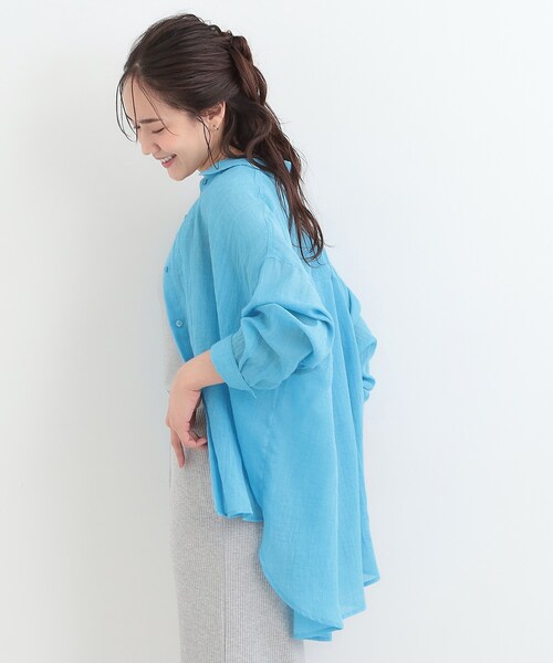 SHOO・LA・RUE(シューラルー)の「【体型カバー】前後差デザインで即こなれ見え ゆるシルエットシャツ(シャツ/ブラウス・レディース・イエロー系その他/ブラウン系/ブラック/ブルー・00)」の22枚目の写真