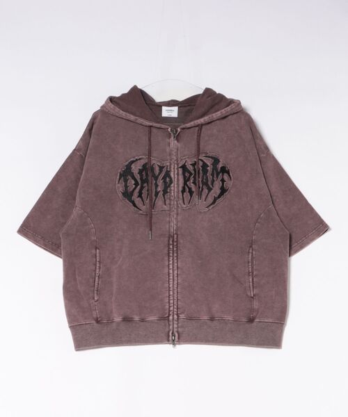 ８(eight)（エイト）の「ロゴ半袖ジップパーカー（パーカー・メンズ・ブラウン/カーキ/ブラック・LARGE/MEDIUM）」の2枚目の写真