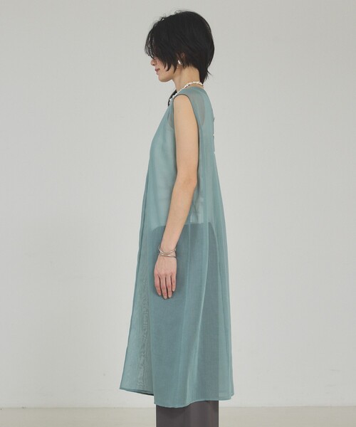 qualite(カリテ)の「ソフトオーガンジーロングブラウス 夏服 オフィスカジュアル レイヤード ワンピース(シャツ/ブラウス・レディース・セージグリーン/ブラック・フリー)」の13枚目の写真