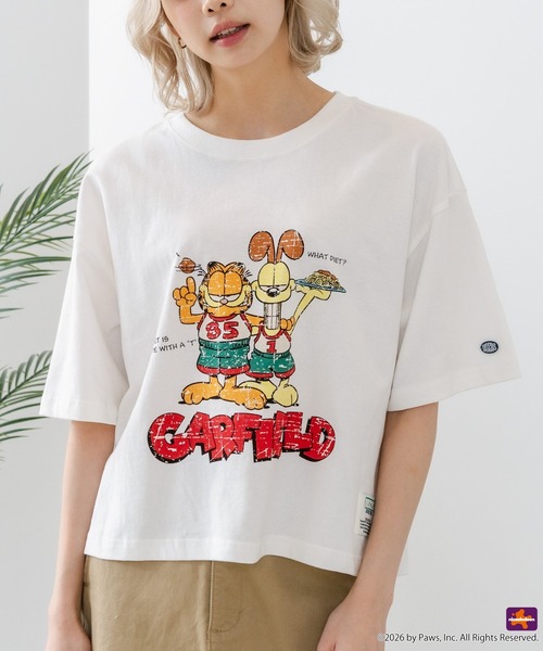 DISCUS(ディスカス)の「【DISCUS/ディスカス】【選べる丈感・ガーフィールド】DISCUS×GARFIELD コラボTシャツ クロップド短丈・ルーズシルエット(Tシャツ/カットソー・レディース・ブラック系その他/ホワイト系その他2/ブラック系その他2/ホワイト系その他・LARGE/MEDIUM)」の1枚目の写真