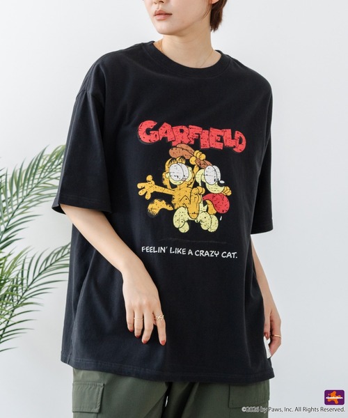 DISCUS(ディスカス)の「【DISCUS/ディスカス】【選べる丈感・ガーフィールド】DISCUS×GARFIELD コラボTシャツ クロップド短丈・ルーズシルエット(Tシャツ/カットソー・レディース・ブラック系その他/ホワイト系その他2/ブラック系その他2/ホワイト系その他・LARGE/MEDIUM)」の4枚目の写真