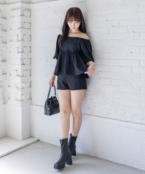 clear（クリア）の「肩ビジュー2wayラインストーンフクレジャガードブラウス[骨格ウェーブ 大人 フェミニン 上品]（シャツ/ブラウス・レディース・オフホワイト/ベージュ/ブラック・F）」の6枚目の写真