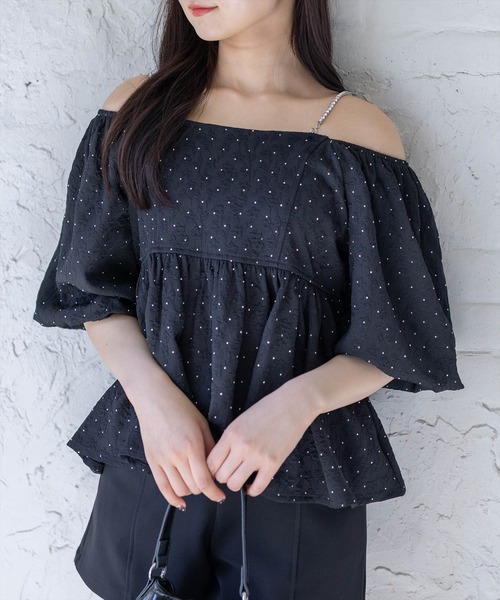 clear（クリア）の「肩ビジュー2wayラインストーンフクレジャガードブラウス[骨格ウェーブ 大人 フェミニン 上品]（シャツ/ブラウス・レディース・オフホワイト/ベージュ/ブラック・F）」の4枚目の写真