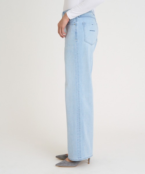 YANUK(ヤヌーク)の「Really Light ストレート "GINA"(デニムパンツ・レディース・ライトブルー・27inch/26inch/25inch/24inch/23inch/22inch/21inch)」の6枚目の写真