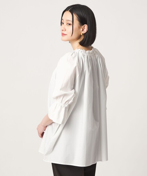 A DAY IN THE LIFE UNITED ARROWS(アデイインザライフユナイテッドアローズ)の「コットン ギャザーネック 2WAY シャツブラウス <A DAY IN THE LIFE>(シャツ/ブラウス・レディース・オフホワイト/ブラック・FREE)」の3枚目の写真
