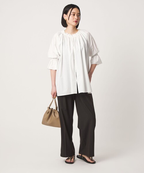 A DAY IN THE LIFE UNITED ARROWS(アデイインザライフユナイテッドアローズ)の「コットン ギャザーネック 2WAY シャツブラウス <A DAY IN THE LIFE>(シャツ/ブラウス・レディース・オフホワイト/ブラック・FREE)」の4枚目の写真