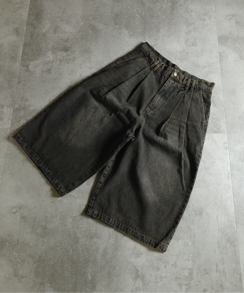 many men many mind(メニーメンメニーマインド)の「MANYMENMANYMINDS / 泥加工デニム/タックワイドショートパンツ(デニムパンツ・メンズ・サックスブルー/ブラック/ブルー・LARGE/MEDIUM)」の1枚目の写真