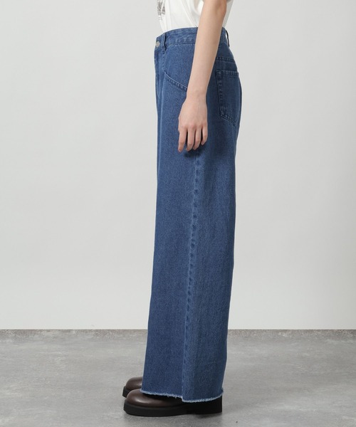 LAKOLE（ラコレ）の「カットオフワイドデニムパンツ / 659840（デニムパンツ・レディース・ブラック/インディゴブルー/ベージュ・LARGE/MEDIUM）」の22枚目の写真