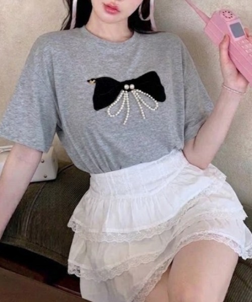Mejoul(メジュール)の「【2026春夏新作】パールビックリボンモチーフクルーネックTシャツ(Tシャツ/カットソー・レディース・グレー/ブラック/ホワイト・F)」の3枚目の写真