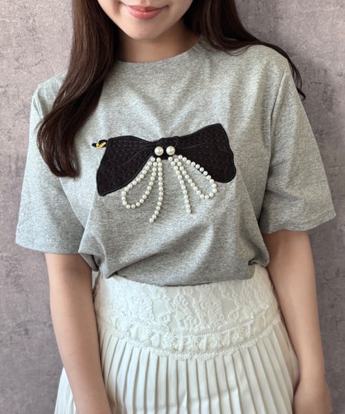 Mejoul(メジュール)の「【2026春夏新作】パールビックリボンモチーフクルーネックTシャツ(Tシャツ/カットソー・レディース・グレー/ブラック/ホワイト・F)」の6枚目の写真
