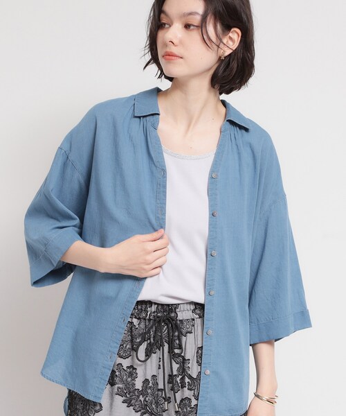 THE SHOP TK (ザ ショップ ティーケー )の「ポジティブカラーが映える バイオウォッシュバックギャザーシャツ(シャツ/ブラウス・レディース・ブルー/イエロー系その他/ピンク系その他/スミクロ・12/13)」の3枚目の写真