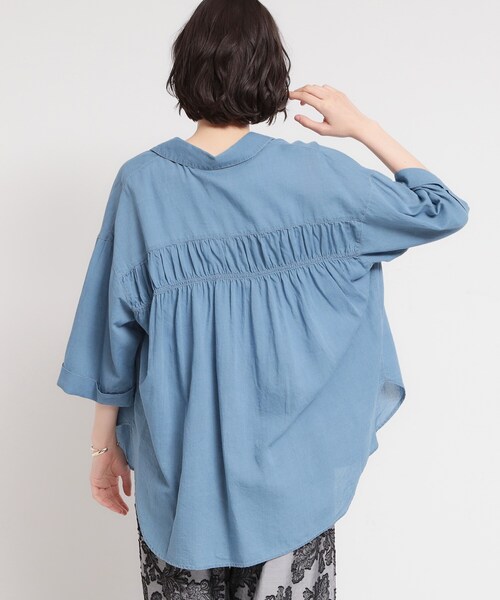 THE SHOP TK (ザ ショップ ティーケー )の「ポジティブカラーが映える バイオウォッシュバックギャザーシャツ(シャツ/ブラウス・レディース・ブルー/イエロー系その他/ピンク系その他/スミクロ・12/13)」の21枚目の写真