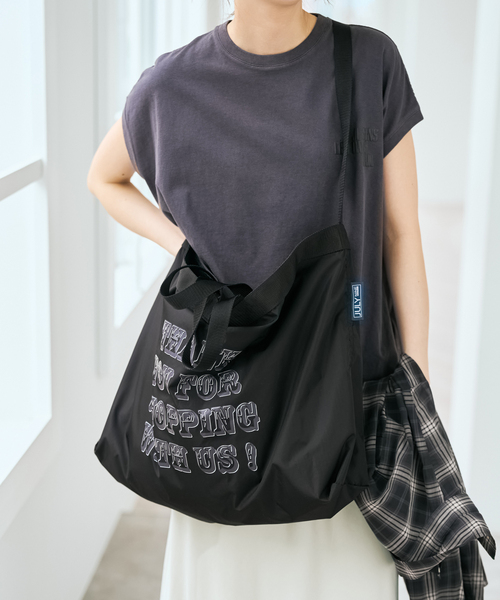 Spick & Span(スピックアンドスパン)の「JULY NINE/ジュライ ナイン 別注 2WAYナイロントート(トートバッグ・レディース・ブラック/ベージュ・FREE)」の3枚目の写真
