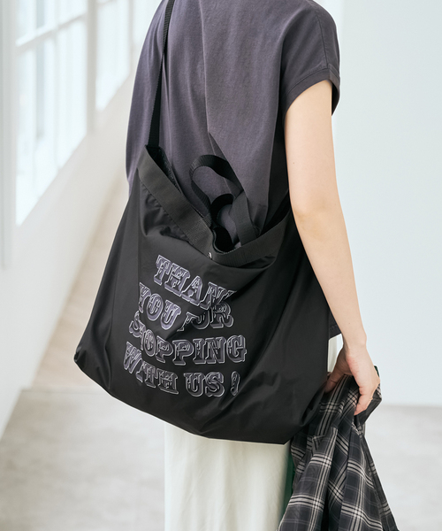 Spick & Span(スピックアンドスパン)の「JULY NINE/ジュライ ナイン 別注 2WAYナイロントート(トートバッグ・レディース・ブラック/ベージュ・FREE)」の5枚目の写真