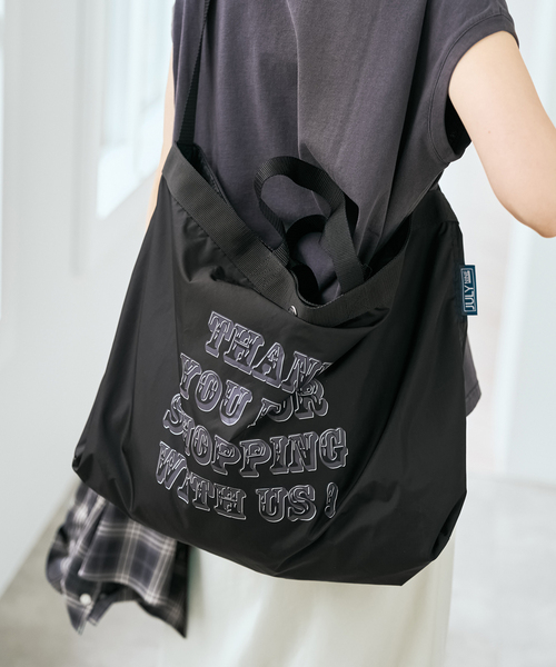 Spick & Span(スピックアンドスパン)の「JULY NINE/ジュライ ナイン 別注 2WAYナイロントート(トートバッグ・レディース・ブラック/ベージュ・FREE)」の7枚目の写真