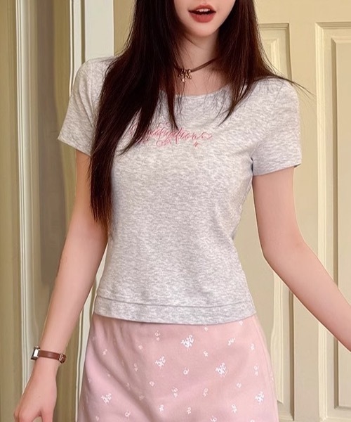 Alvia(アルビア)の「バックレースアップTシャツ 半袖 刺繍 ショート丈 タイト バレエコア 韓国風 Y2K トレンド(Tシャツ/カットソー・レディース・ライトグレー/ブラック・M)」の17枚目の写真