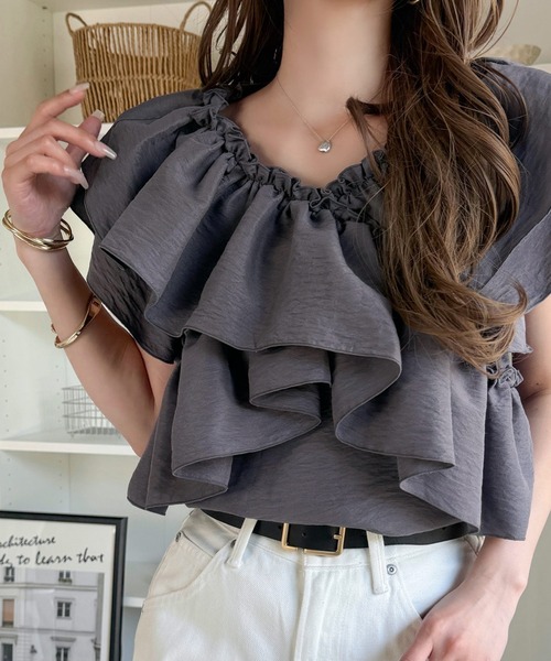 mily bilet(ミウィビレット)の「【mily bilet】ひらり、上品。甘さふわっと香る♪華奢見え、前後2wayノースリーブカシュクールブラウス(シャツ/ブラウス・レディース・アイボリー/チャコール/サックスブルー・SMALL/MEDIUM/LARGE/X-LARGE)」の6枚目の写真