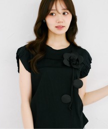 【ZOZO限定】フラワーモチーフ装飾サイドギャザーノースリーブトップス