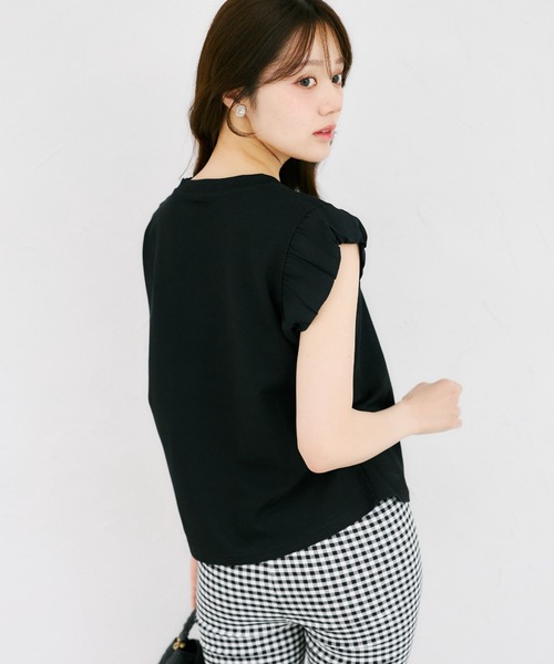 tocco closet(トッコ クローゼット)の「【ZOZO限定】フラワーモチーフ装飾サイドギャザーノースリーブトップス(Tシャツ/カットソー・レディース・ブラック/ホワイト・M)」の12枚目の写真