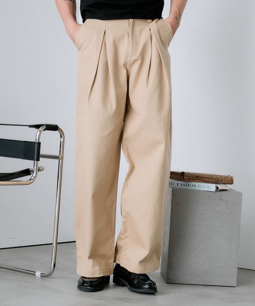 Regen Glanz(レーゲングランツ)の「deep front tuck volume cotton pants / ディープフロントタックボリュームコットンパンツ(その他パンツ・メンズ・ベージュ/ブラック/ライトホワイト・LARGE/SMALL/MEDIUM)」の3枚目の写真