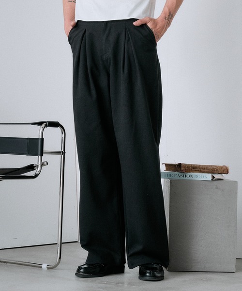 Regen Glanz(レーゲングランツ)の「deep front tuck volume cotton pants / ディープフロントタックボリュームコットンパンツ(その他パンツ・メンズ・ベージュ/ブラック/ライトホワイト・LARGE/SMALL/MEDIUM)」の5枚目の写真